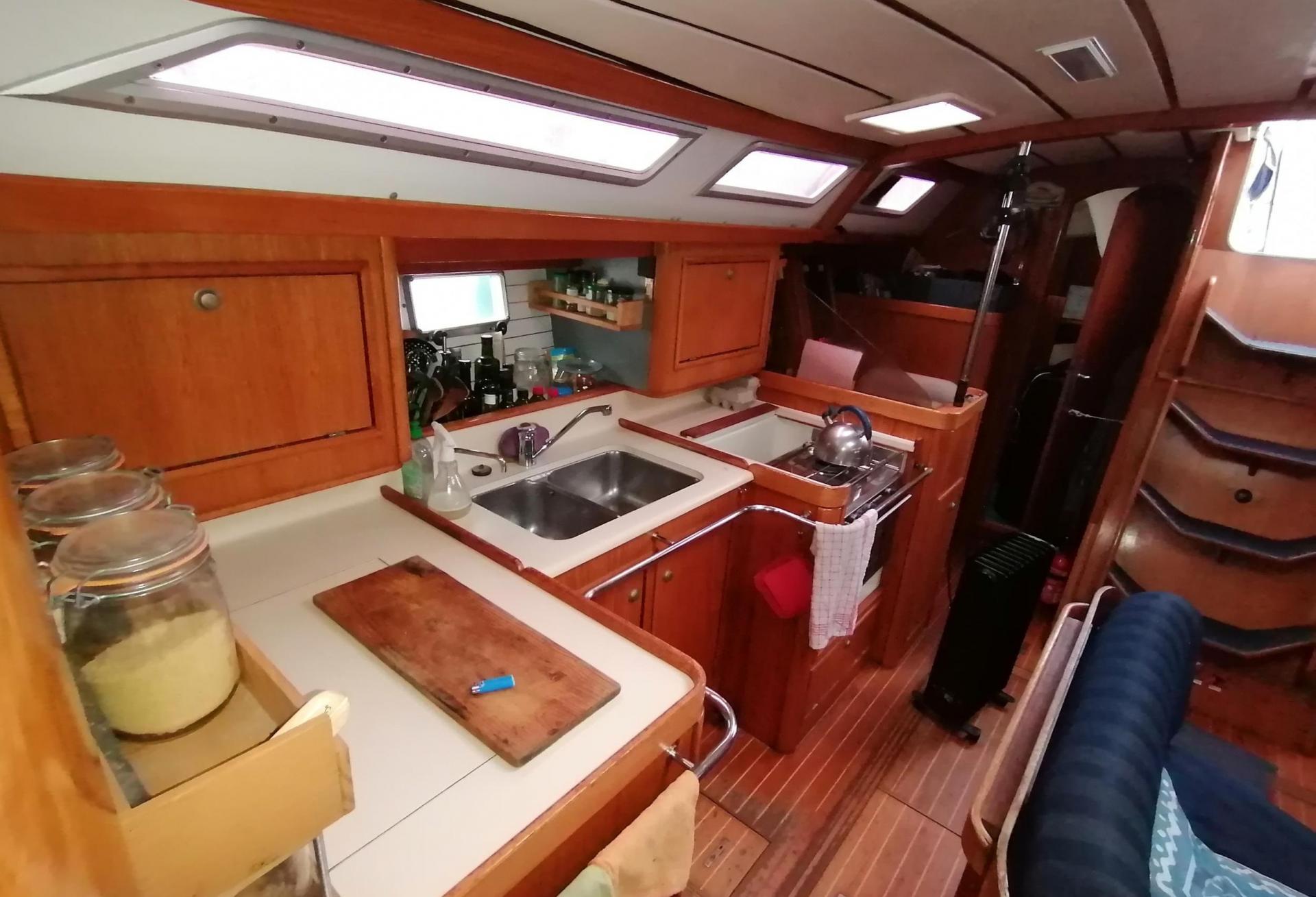 Voilier Jeanneau Sun Odyssey 44 1991 interieur 7