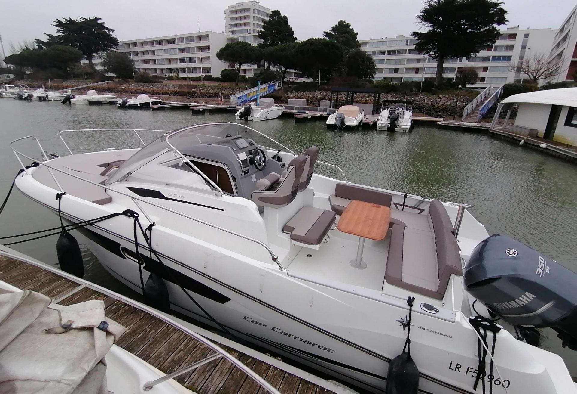 Bateau moteur CAP CAMARAT 8.5 WA 2016 exterieur 2