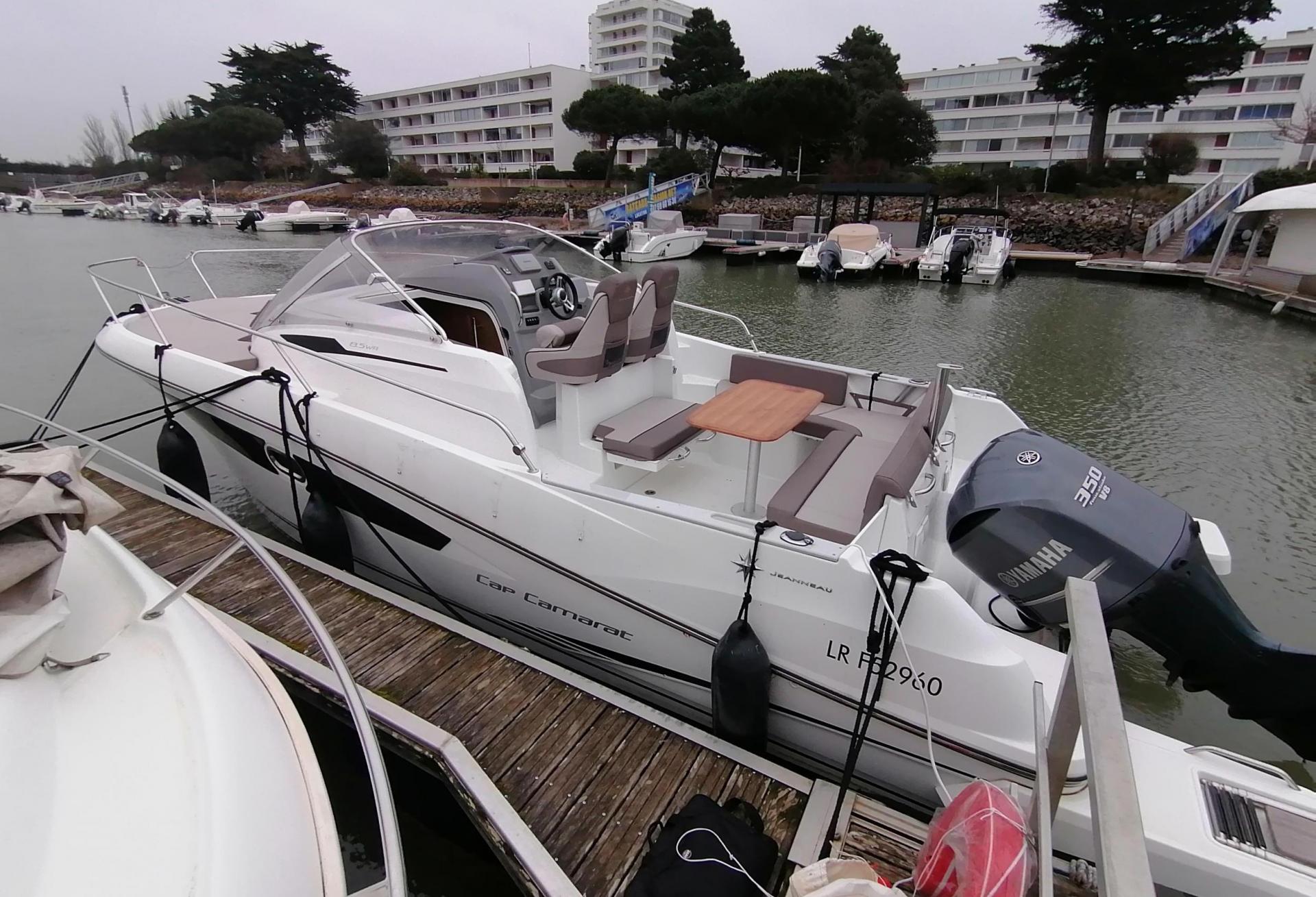 Bateau moteur CAP CAMARAT 8.5 WA 2016 exterieur 1