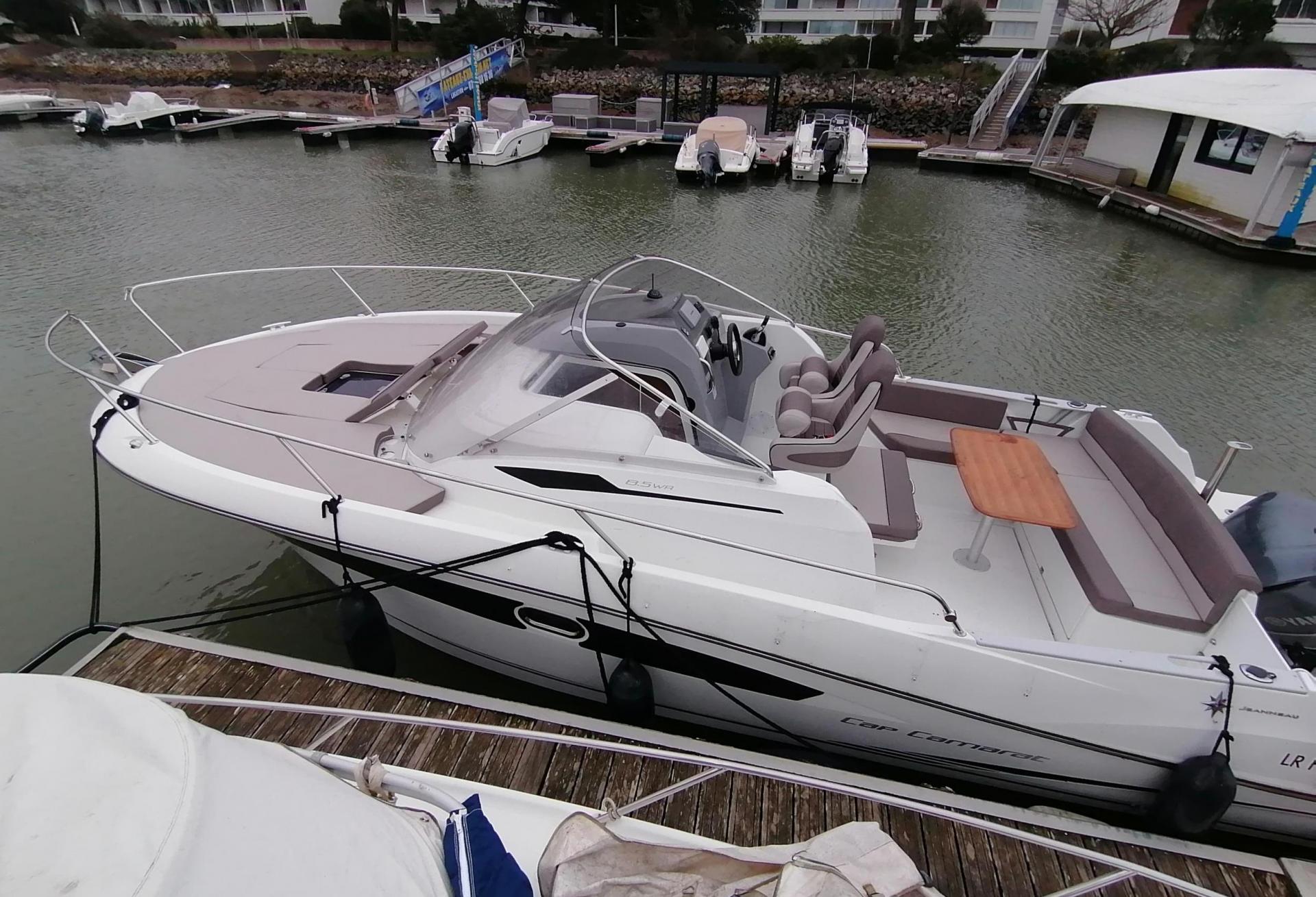 Bateau moteur CAP CAMARAT 8.5 WA 2016 exterieur 3