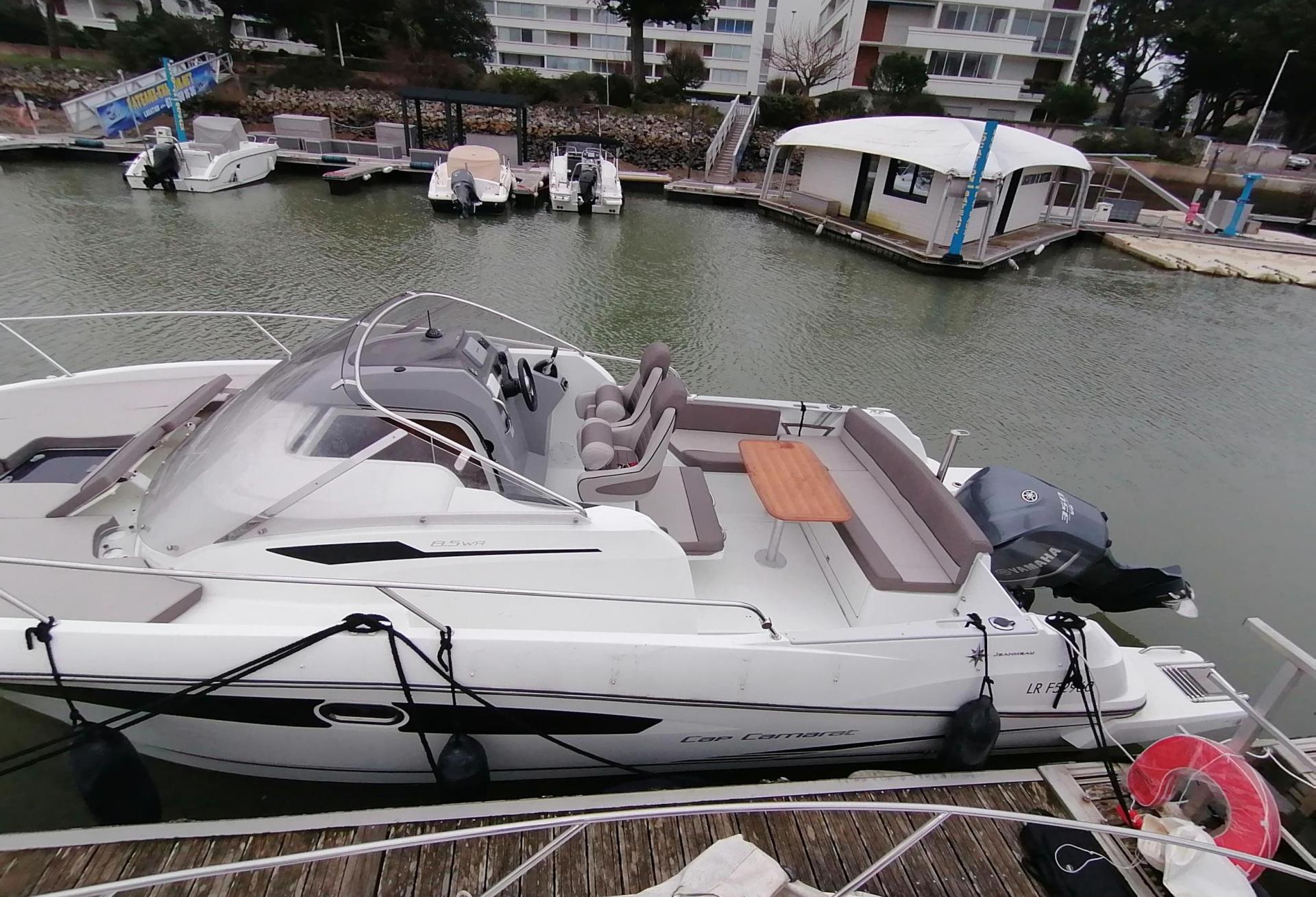 Bateau moteur CAP CAMARAT 8.5 WA 2016 exterieur 4