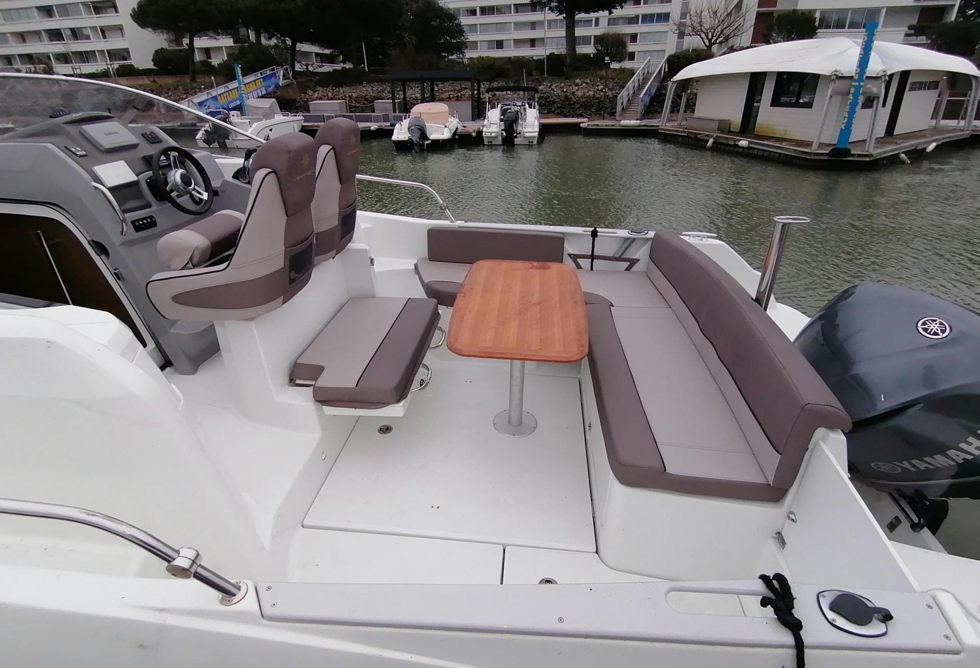 Bateau moteur CAP CAMARAT 8.5 WA 2016 exterieur 6