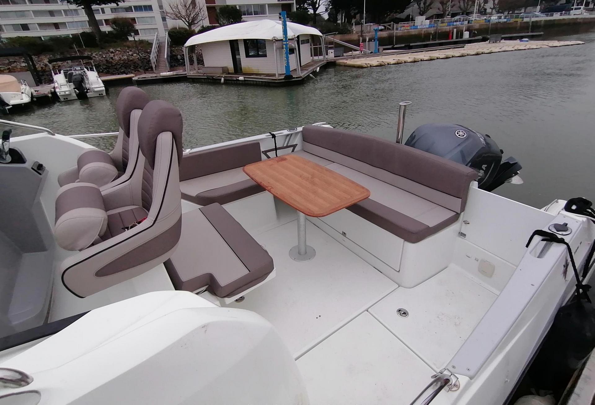 Bateau moteur CAP CAMARAT 8.5 WA 2016 exterieur 7