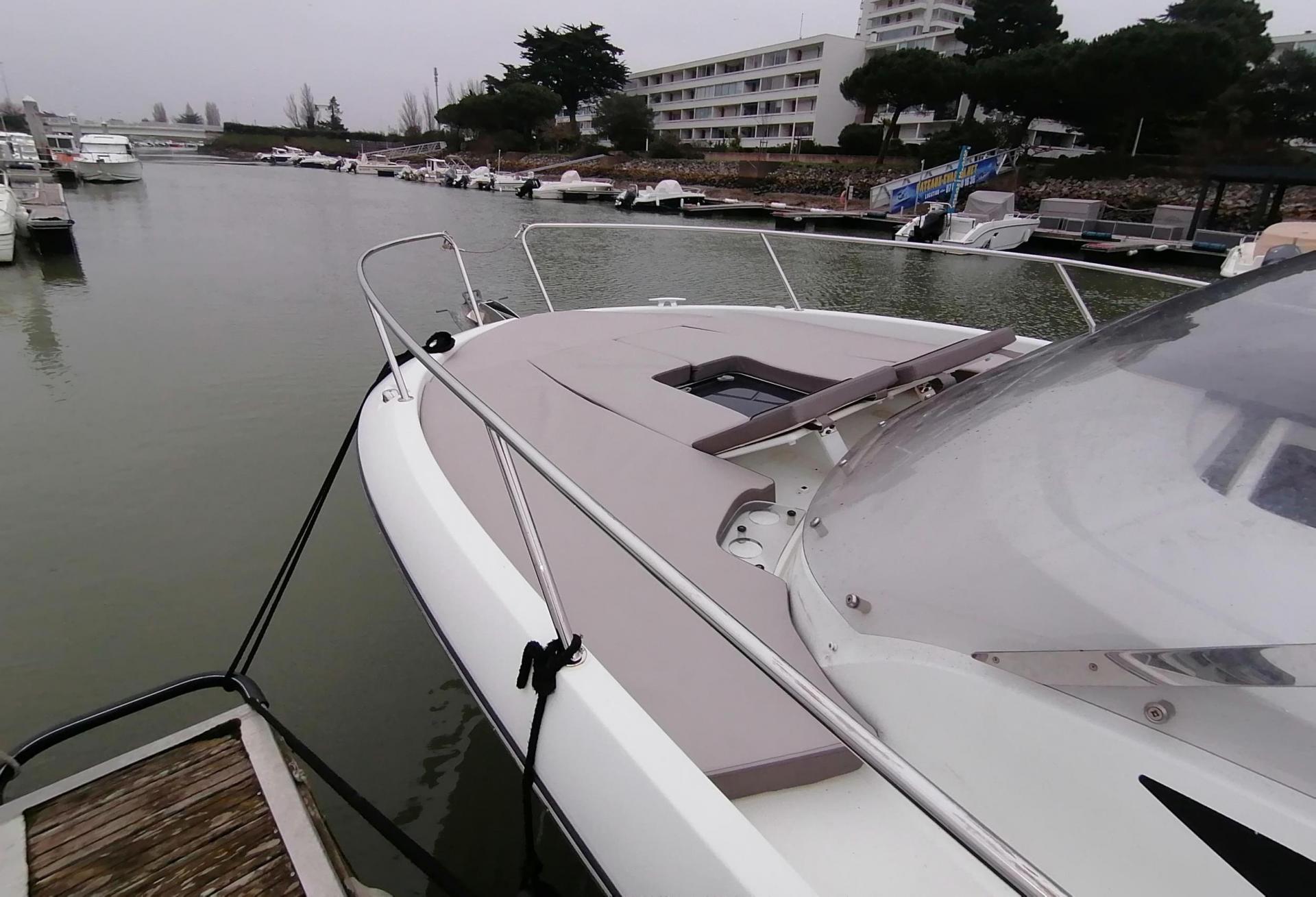 Bateau moteur CAP CAMARAT 8.5 WA 2016 exterieur 8