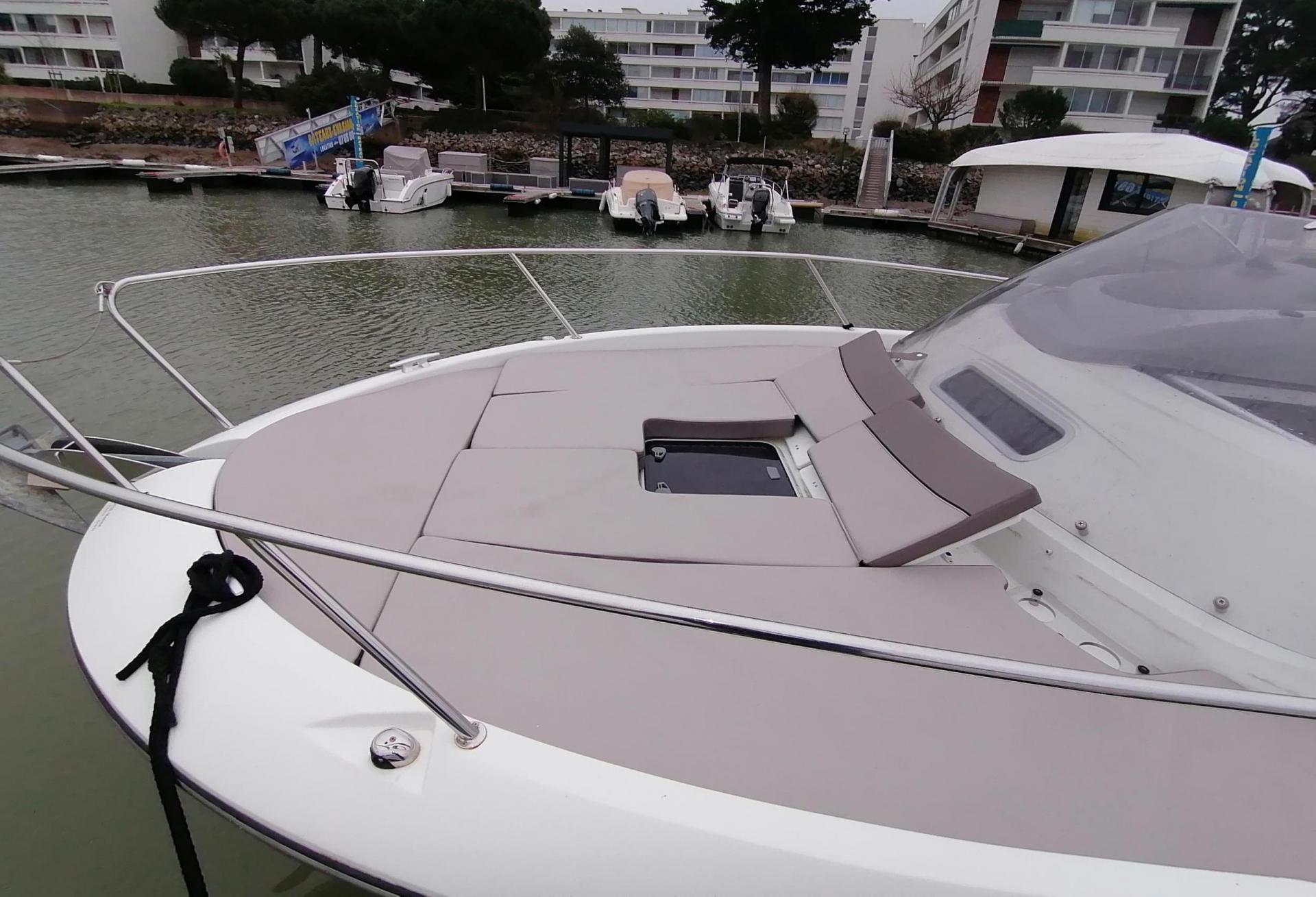 Bateau moteur CAP CAMARAT 8.5 WA 2016 exterieur 9