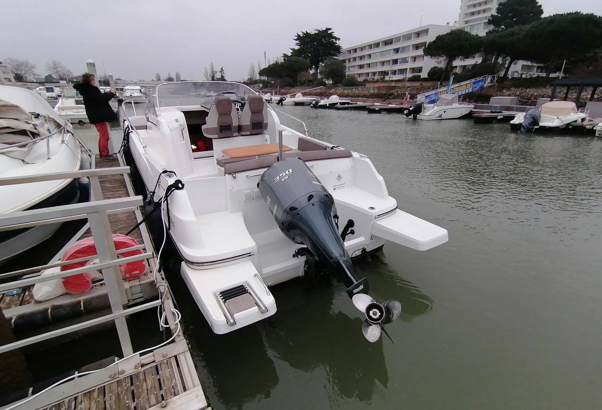 Bateau moteur CAP CAMARAT 8.5 WA 2016 exterieur 11