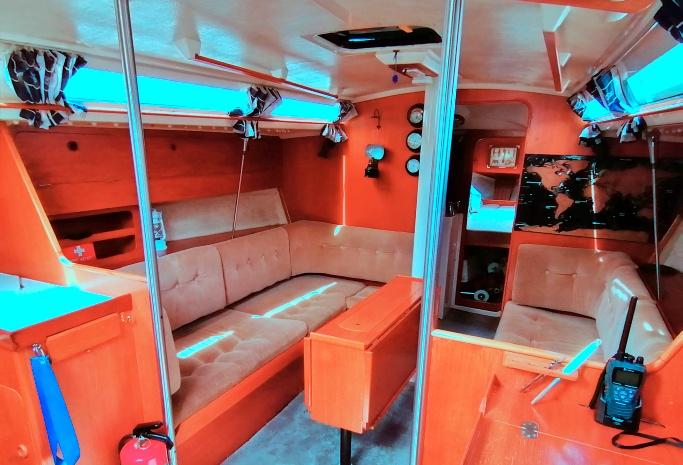 Voilier Friendship 35 1984 interieur 4