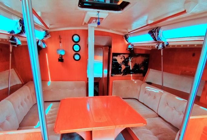 Voilier Friendship 35 1984 interieur 8