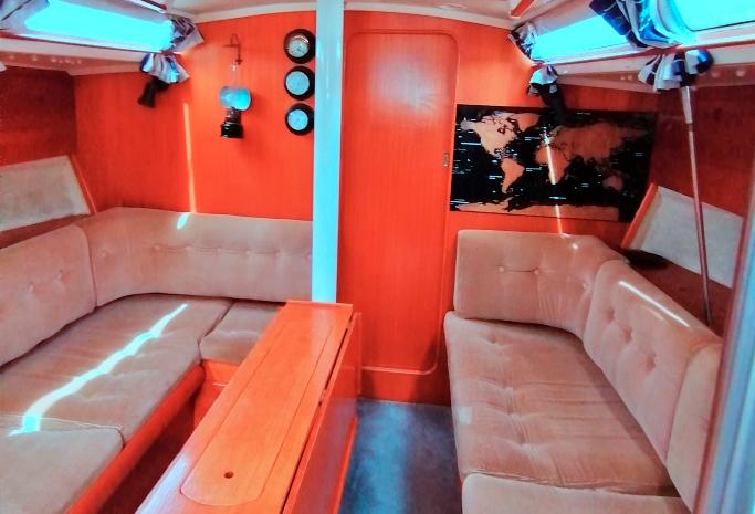 Voilier Friendship 35 1984 interieur 11