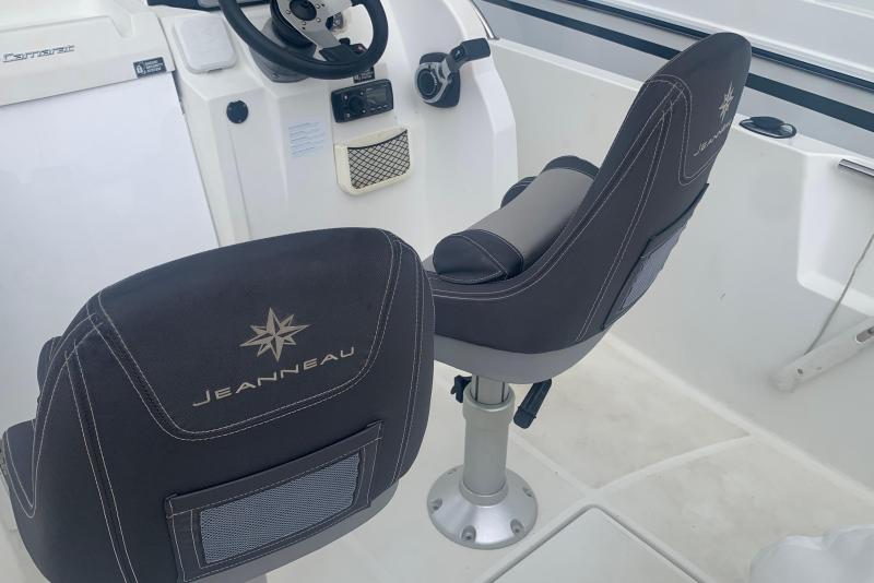 Bateau moteur Jeanneau Cap Camarat 5.5 CC 2019 exterieur 13