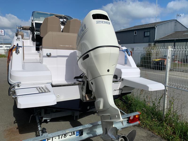 Bateau moteur Ranieri NEXT 220 SH 2019 exterieur 8