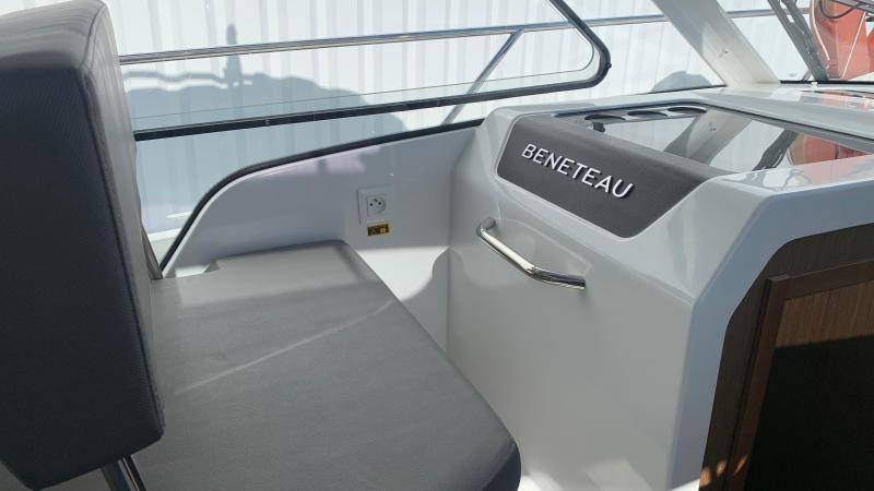 Bateau moteur Beneteau Antares 9 2021 exterieur 15