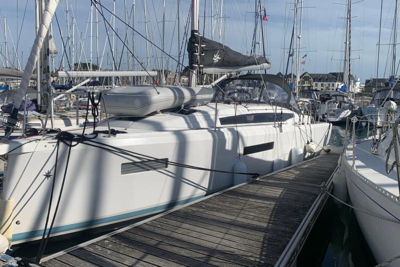 Voilier Jeanneau Sun Odyssey 380 2023 exterieur 2