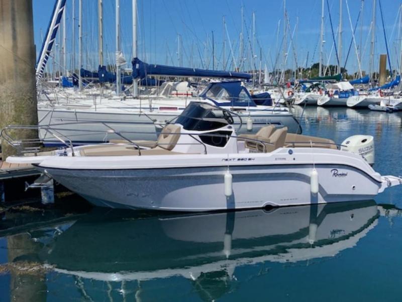 Bateau moteur Ranieri NEXT 220 SH 2019 exterieur 2