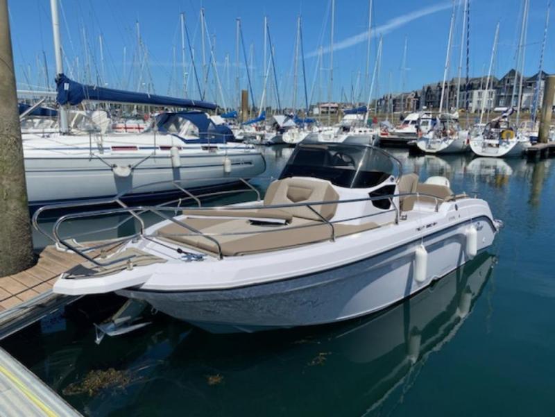 Bateau moteur Ranieri NEXT 220 SH 2019 2
