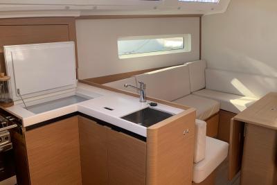 Voilier Jeanneau Sun Odyssey 380 2023 exterieur 14
